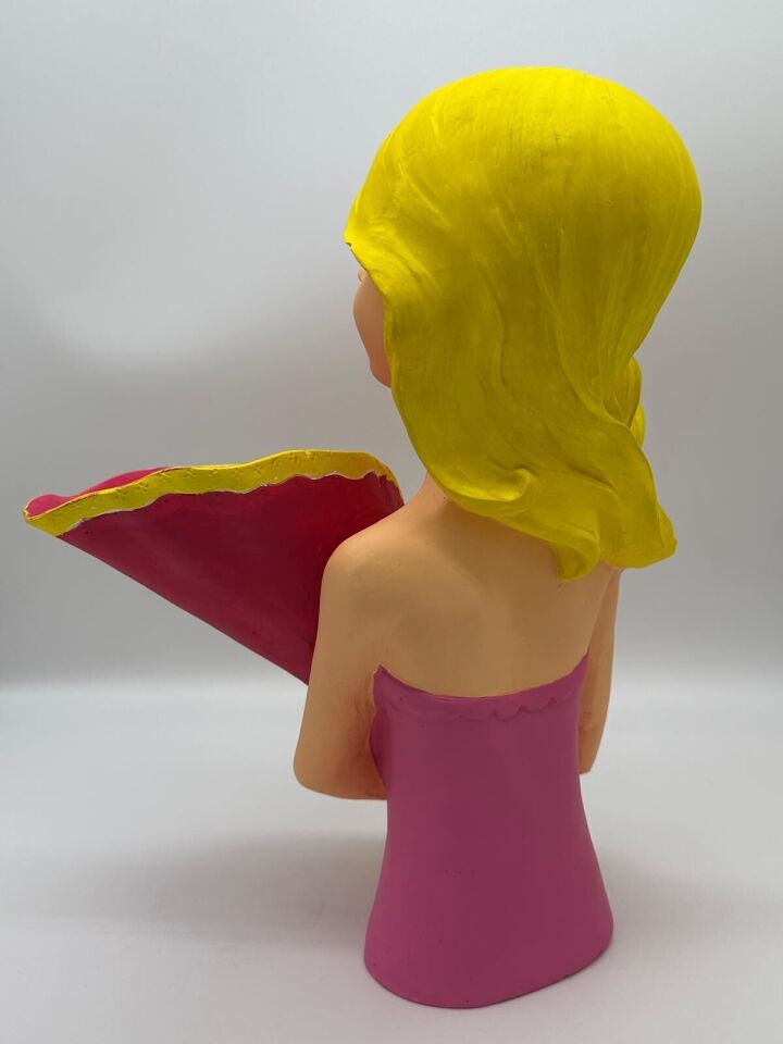 Sarışın Buket Tutan Kız