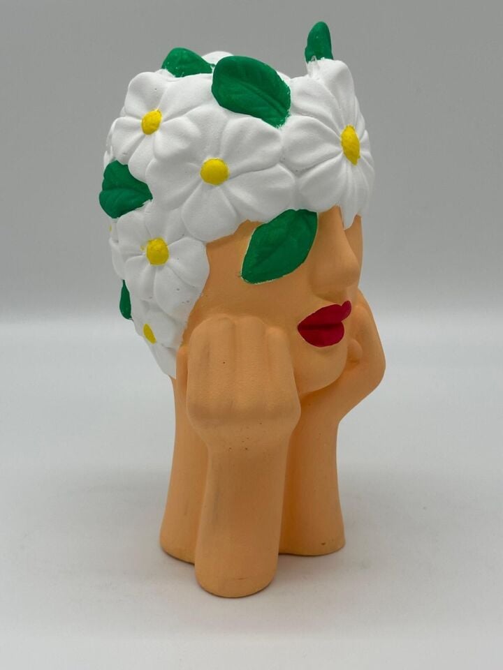 Kafası Çiçekli Zayıf Kız Bej