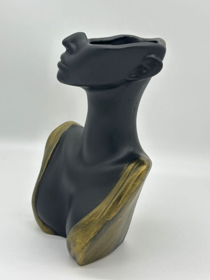 Göğüs Dekolteli Kız Gold