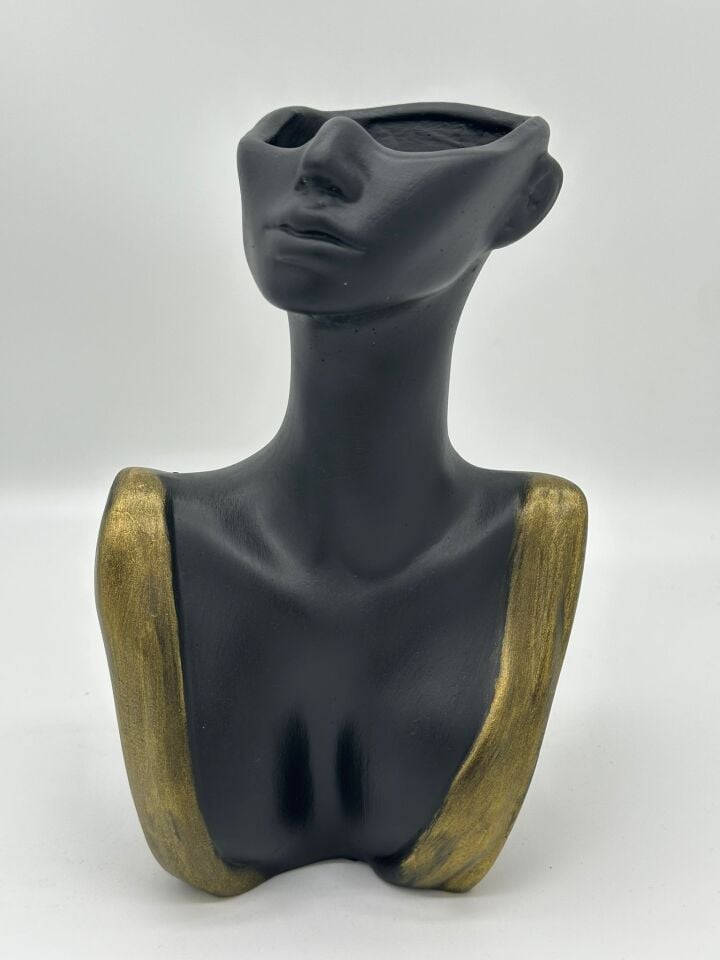 Göğüs Dekolteli Kız Gold