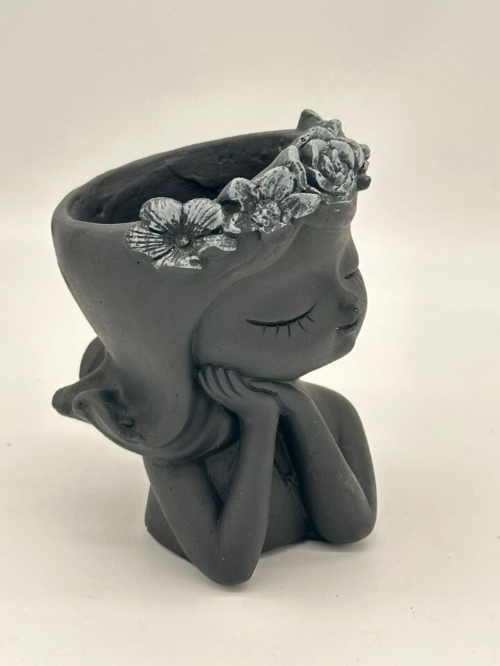 Çiçek Taçlı Kız Sukulent Gri